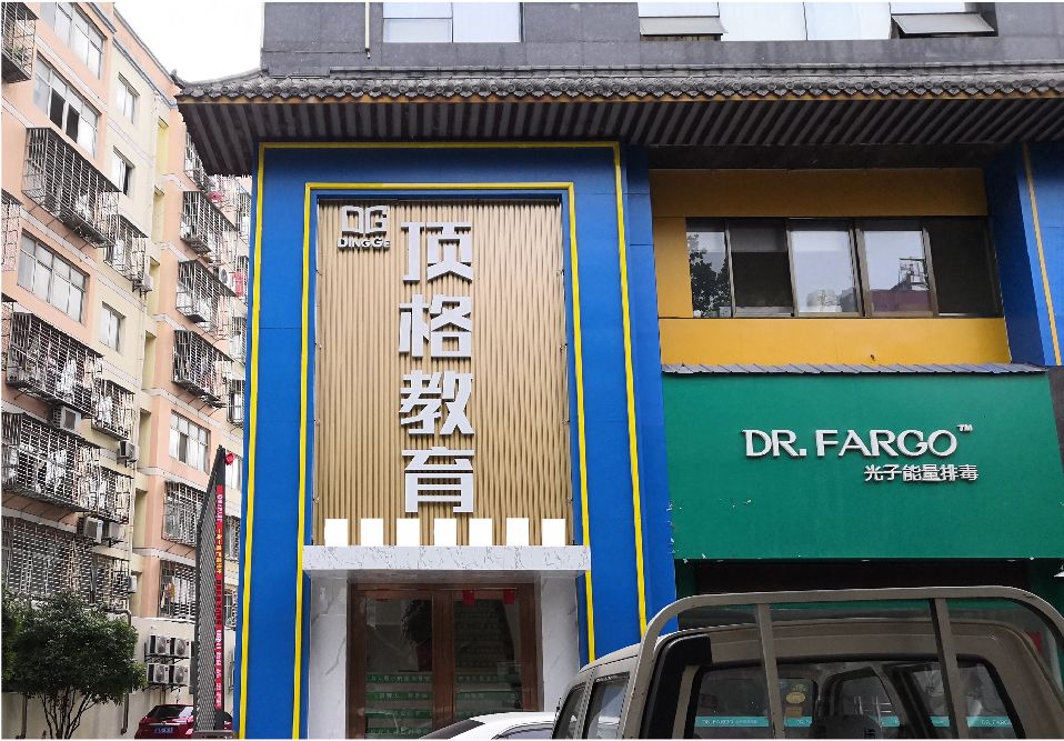 社旗门头设计要符合门店特色。